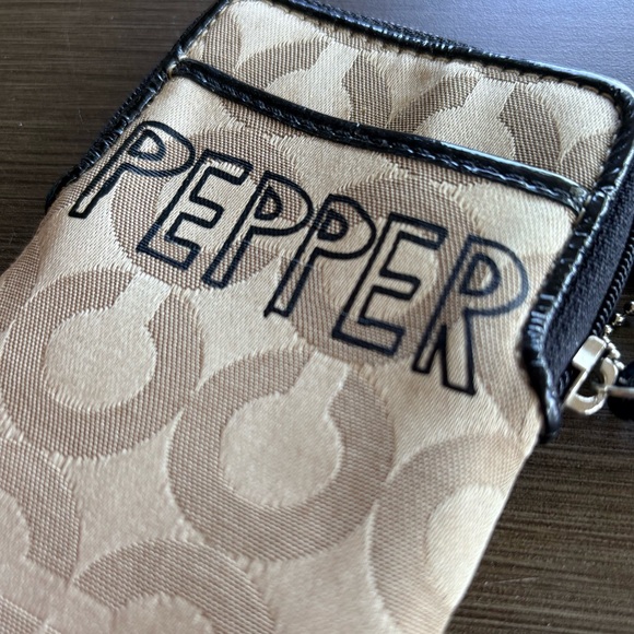 Coach Poppy-Chan Pepper Cell Wristlet (Japan Exclusive) 2009 - Picture 6 of 10